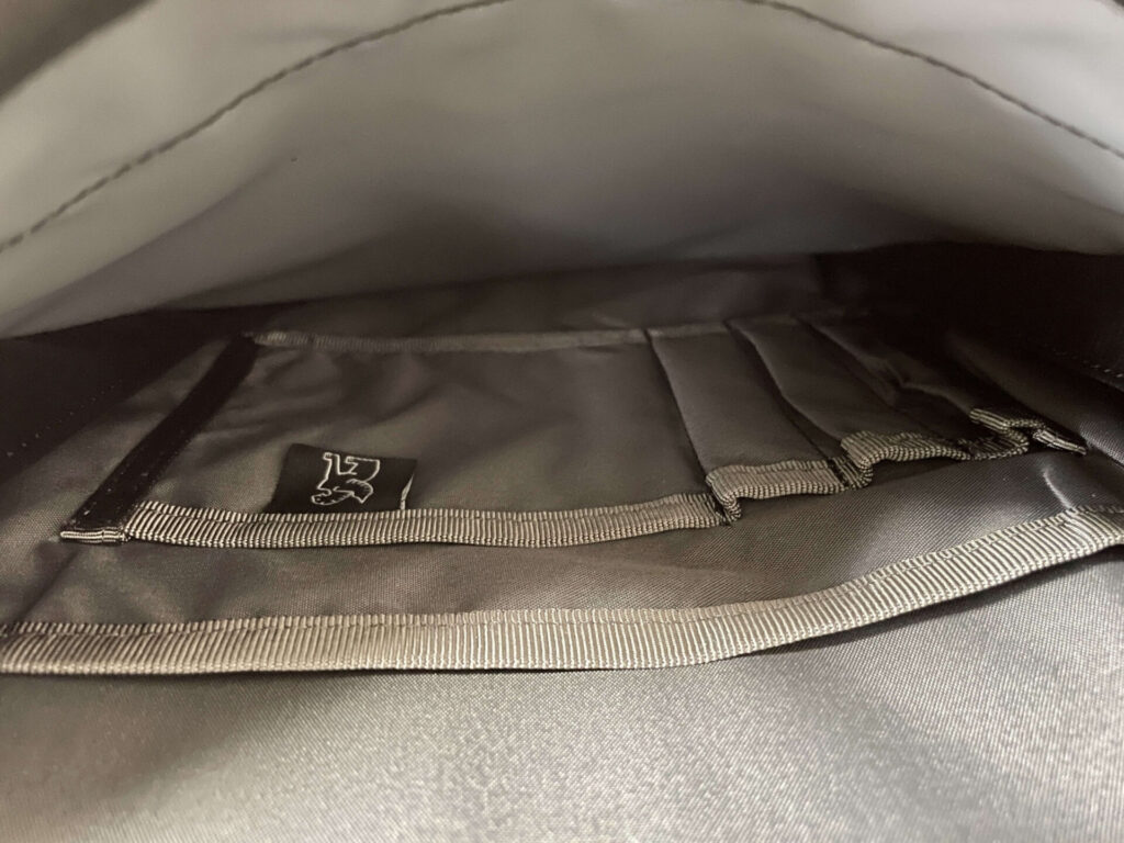 14VOLCAN BACKPACK PLUS前面ポケット