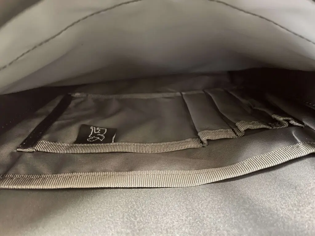 14VOLCAN BACKPACK PLUS前面ポケット