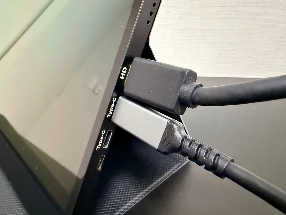 23JAPANNEXT_JNMDOLED1331UHDRTケーブル_